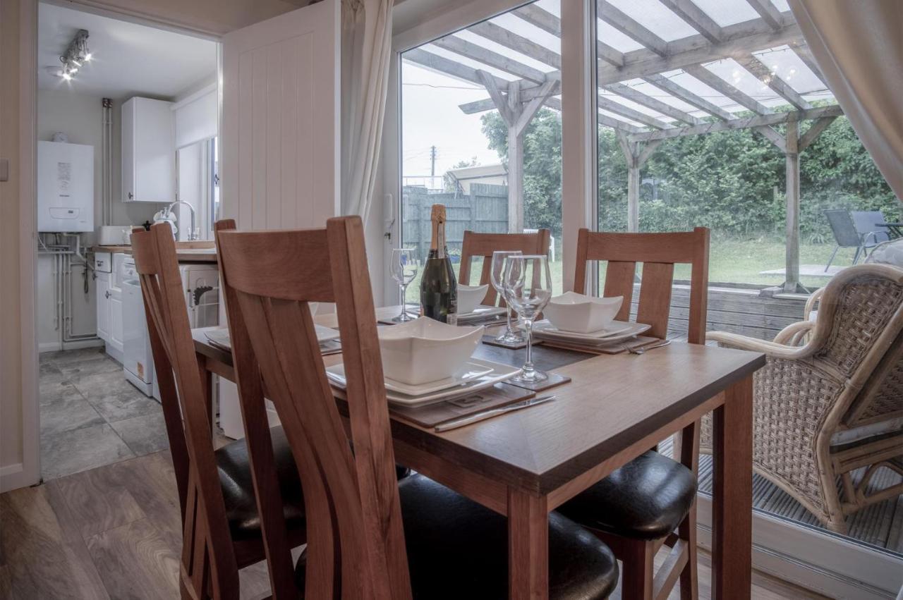 Seawinds - 2 Bedroom Bungalow - Pentlepoir Kilgetty Екстериор снимка